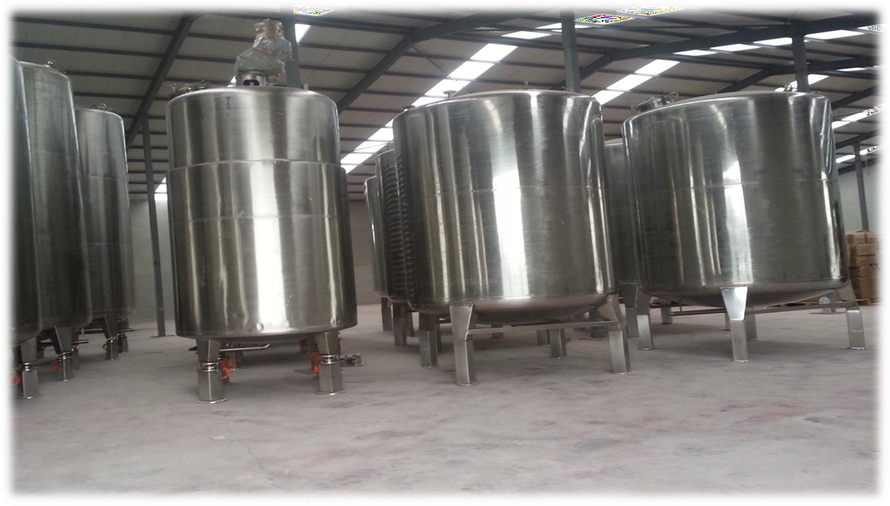 H A MM A DDE VE ÜRÜN STOK TANKLARI RAW MATERIALS AND PRODUCT STOCK TANKS